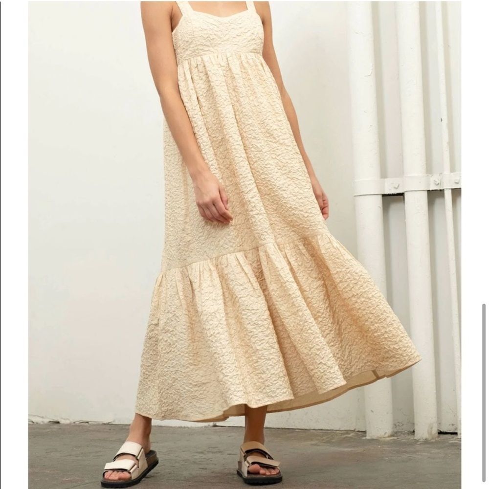 Moon River Tiered Textured Midi Dress Size Medium